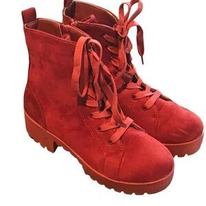 Uniladynsoze 8 red sided lace up boots excellent condition